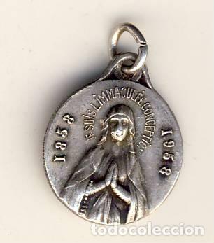 Antig&uuml;edades: MEDALLA-SOUVENIR DEL CENTENARIO DE LA APARICI&Oacute;N DE LA VIRGEN DE LOURDES: 1858-1958.- 17 mm METAL.-