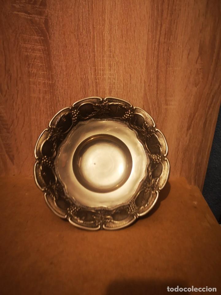 Antig&uuml;edades: Centro de mesa de zinc con hojas - Foto 2