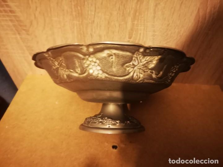 Antig&uuml;edades: Centro de mesa de zinc con hojas - Foto 3