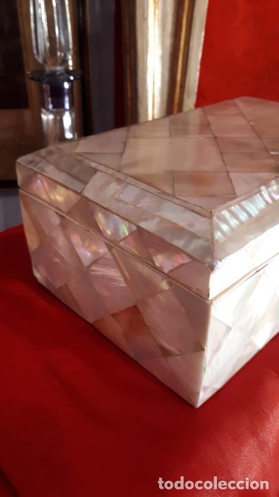 Antig&uuml;edades: Caja de nacar - Foto 2
