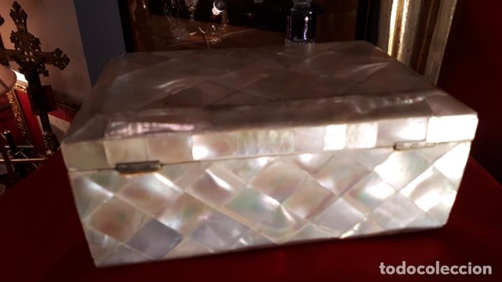 Antig&uuml;edades: Caja de nacar - Foto 5