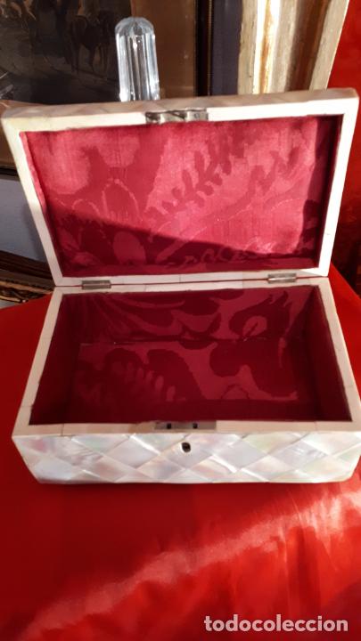 Antig&uuml;edades: Caja de nacar - Foto 6