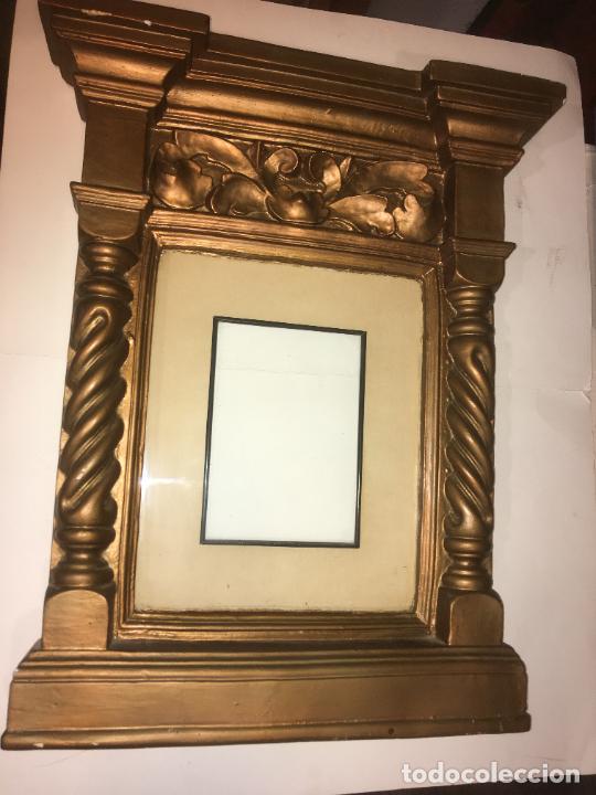 Antig&uuml;edades: Marco de escoyola dorada 50 alto x 40 x 7 hueco 22 x 27 cms. algun peque&ntilde;o picado. fotos
