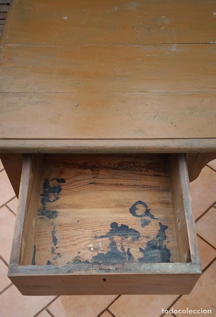 Antig&uuml;edades: ANTIGUA MESA DE ESCRITORIO. CON DOS CAJONES. - Foto 2