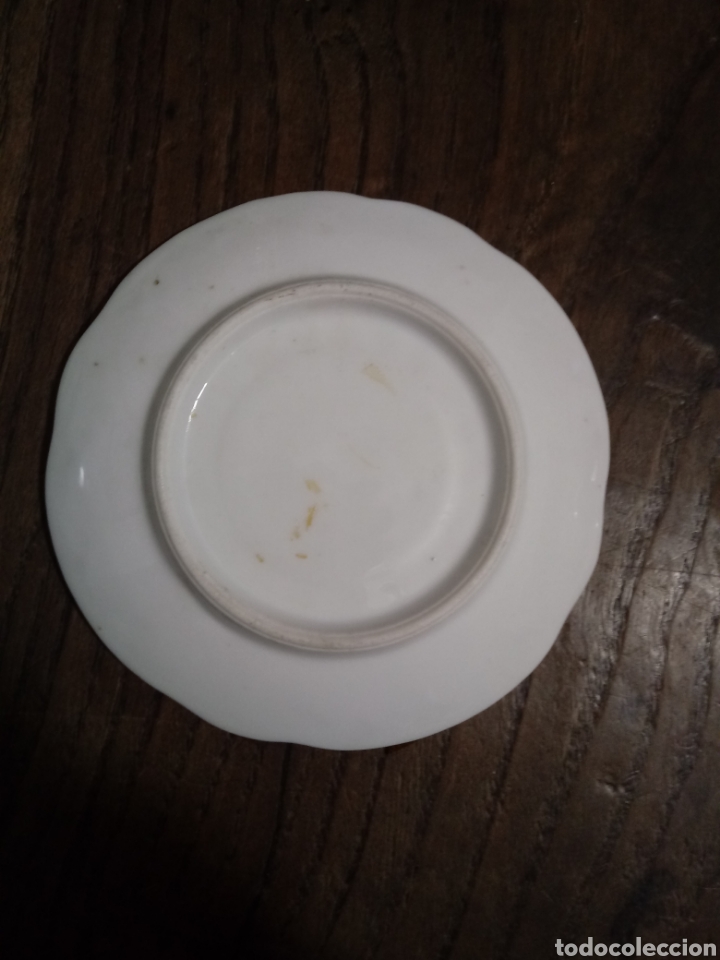 Antig&uuml;edades: Plato de porcelana de cafe - Foto 4