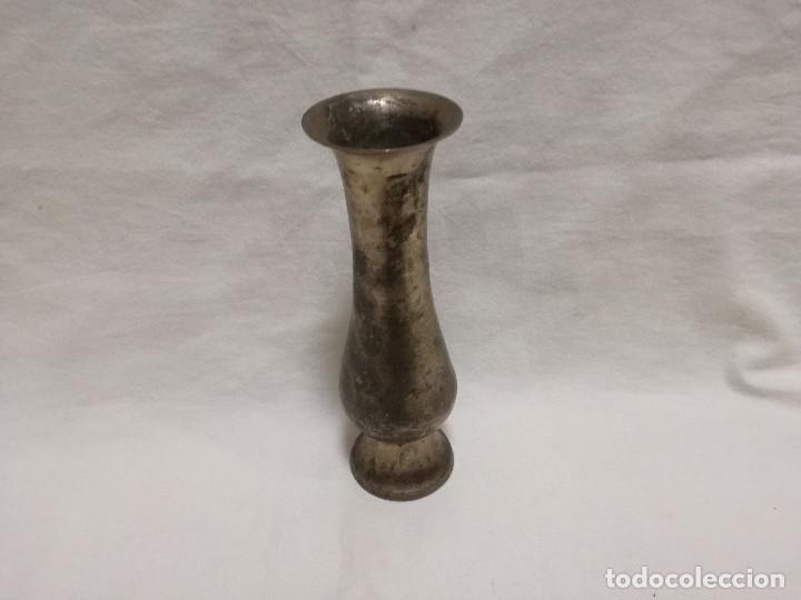 Antig&uuml;edades: PEQUE&Ntilde;O JARRON / FLORERO DE BRONCE / LATON - Foto 1