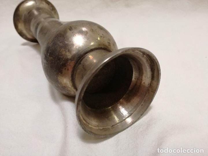 Antig&uuml;edades: PEQUE&Ntilde;O JARRON / FLORERO DE BRONCE / LATON - Foto 5