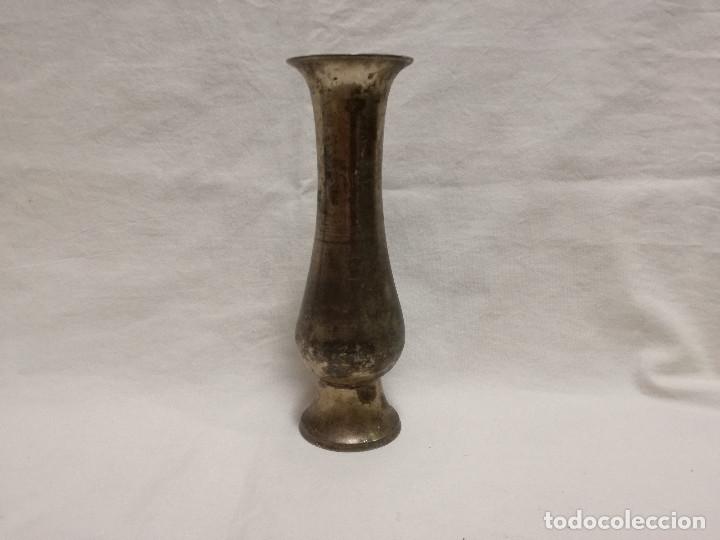 Antig&uuml;edades: PEQUE&Ntilde;O JARRON / FLORERO DE BRONCE / LATON - Foto 7
