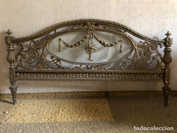 Antig&uuml;edades: Cabecero y pie de cama antiguo bronce y cristal - Foto 5