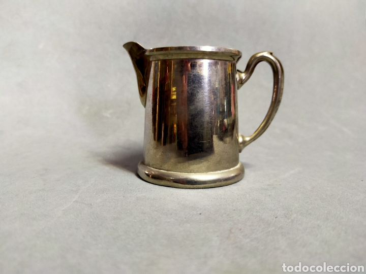 Antig&uuml;edades: JARRA DE METAL PLATEADO - Foto 1