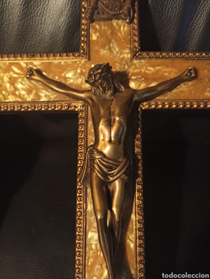 Antig&uuml;edades: antiguo crucifijo en madera y bronce - Foto 2