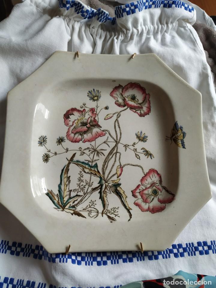 Antig&uuml;edades: Plato flores y mariposa PICKMAN. - Foto 1