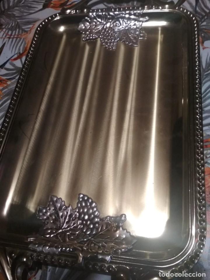 Antig&uuml;edades: BANDEJA DE ALPACA CON ASAS - Foto 1