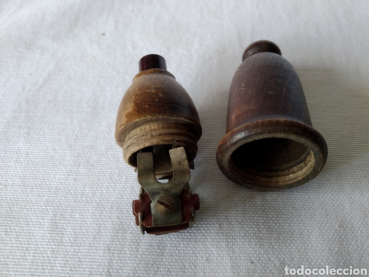 Antig&uuml;edades: PAREJA DE ANTIGUAS PERILLAS DE MADERA - Foto 2