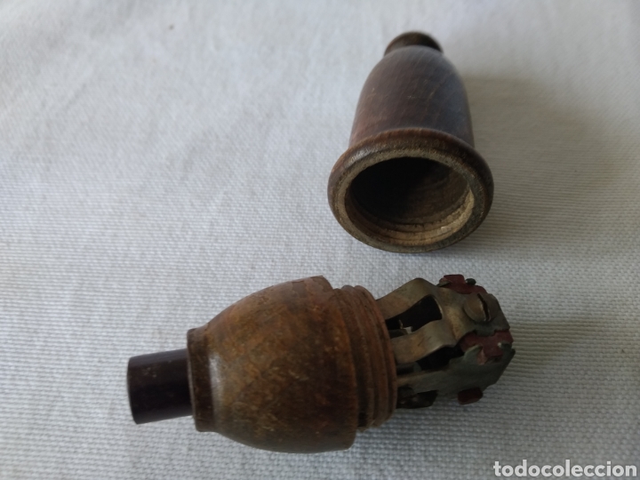 Antig&uuml;edades: PAREJA DE ANTIGUAS PERILLAS DE MADERA - Foto 3
