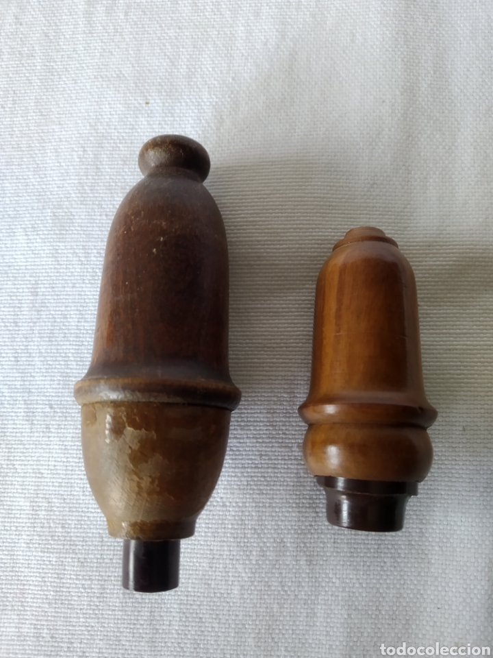 Antig&uuml;edades: PAREJA DE ANTIGUAS PERILLAS DE MADERA - Foto 1