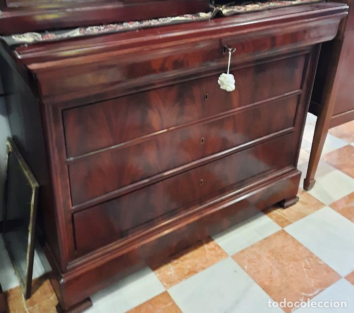 Antig&uuml;edades: ANTIGUA COMODA DE SIGLO XIX RESTAURADA - Foto 1
