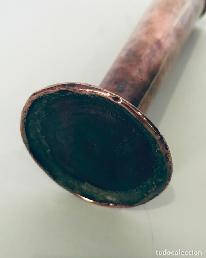 Antig&uuml;edades: Antiguo violetero de cobre. 18 cm - Foto 3