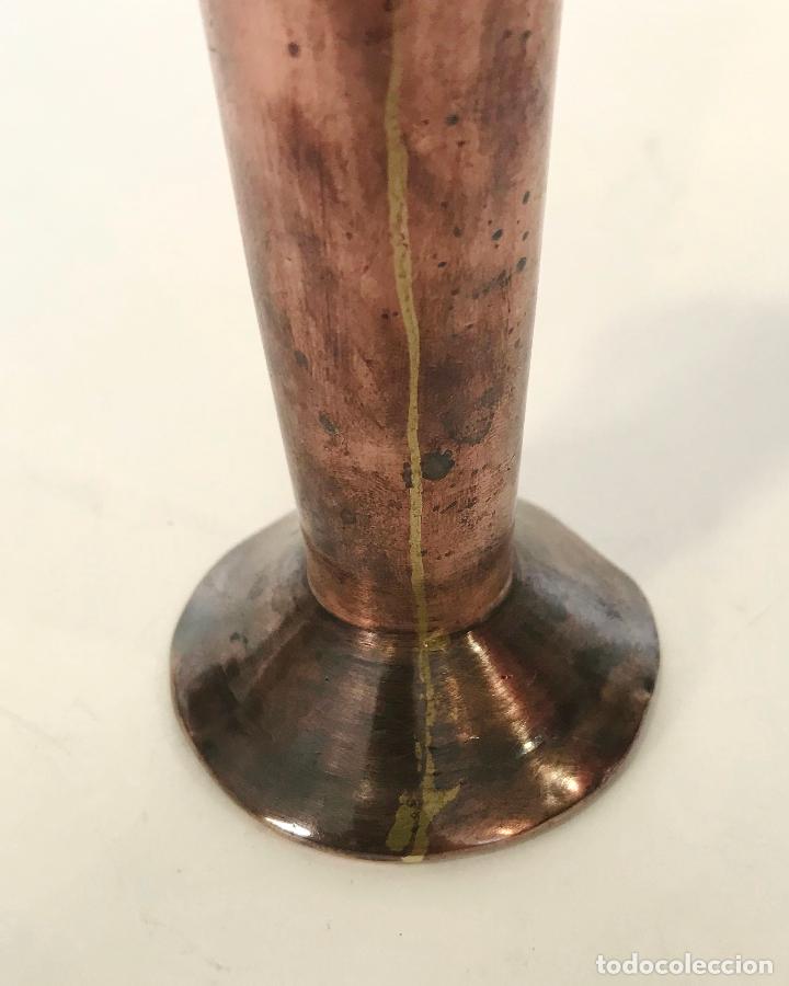 Antig&uuml;edades: Antiguo violetero de cobre. 18 cm - Foto 5
