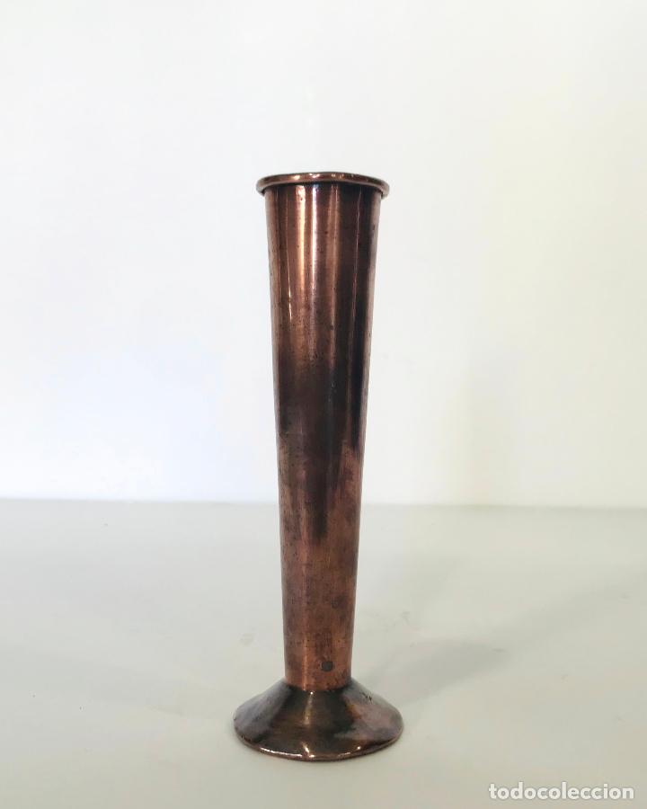 Antig&uuml;edades: Antiguo violetero de cobre. 18 cm - Foto 1