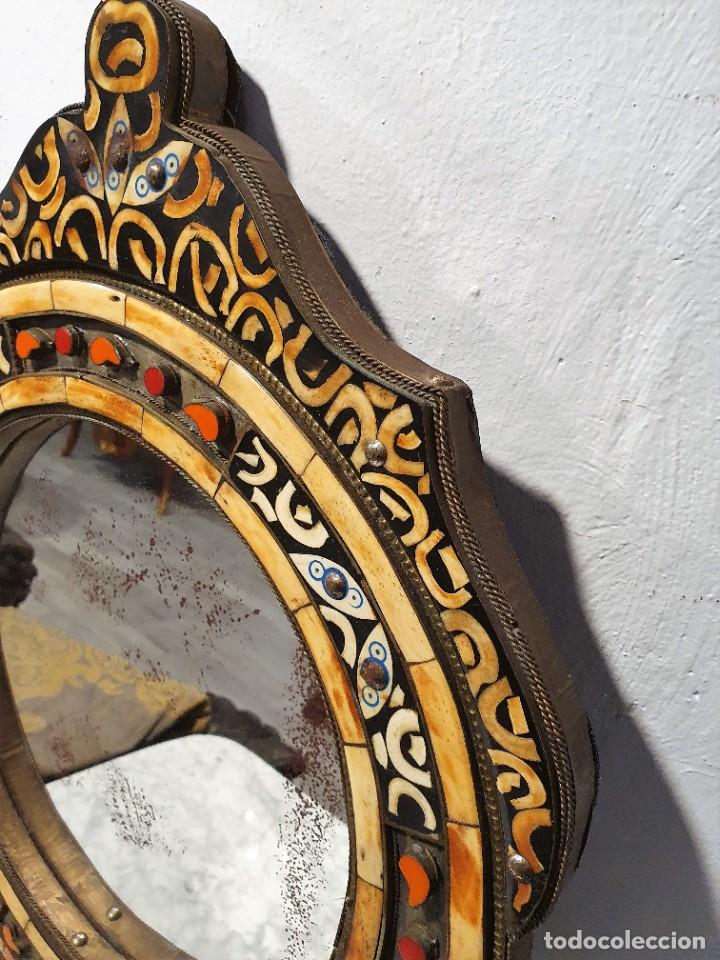 Antig&uuml;edades: ESPEJO DDE MADERA CON INCRUSTACIONES DE HUESO - Foto 2