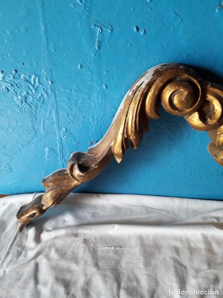 Antig&uuml;edades: Aplique dorado tallado - Foto 2