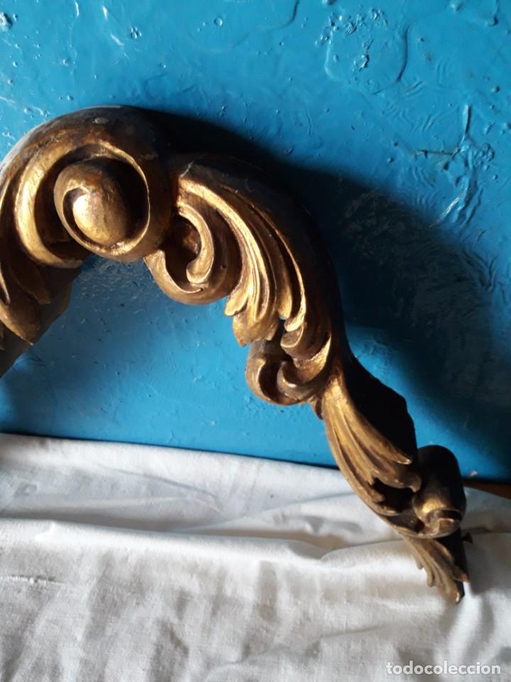 Antig&uuml;edades: Aplique dorado tallado - Foto 3