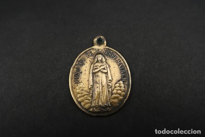 Antig&uuml;edades: Antigua Medalla Religiosa de Bronce - Foto 2
