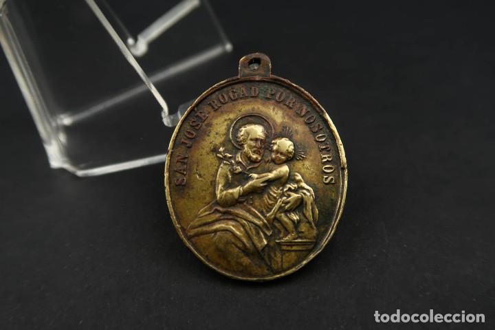 Antig&uuml;edades: Antigua Medalla Religiosa de Bronce - Foto 1