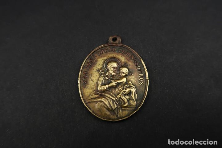 Antig&uuml;edades: Antigua Medalla Religiosa de Bronce - Foto 2