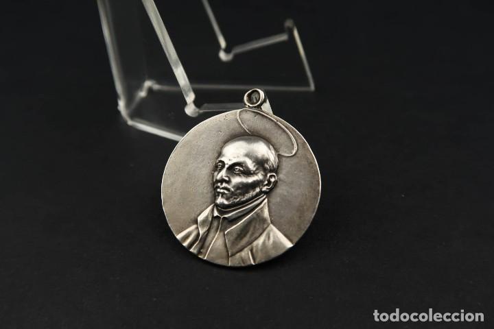 Antig&uuml;edades: Antigua Medalla Religiosa de Plata - Foto 2
