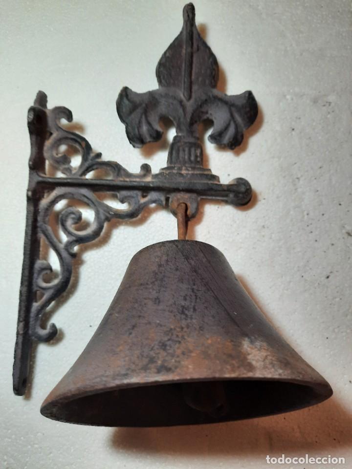 Antiques: Antigua campana de bronce