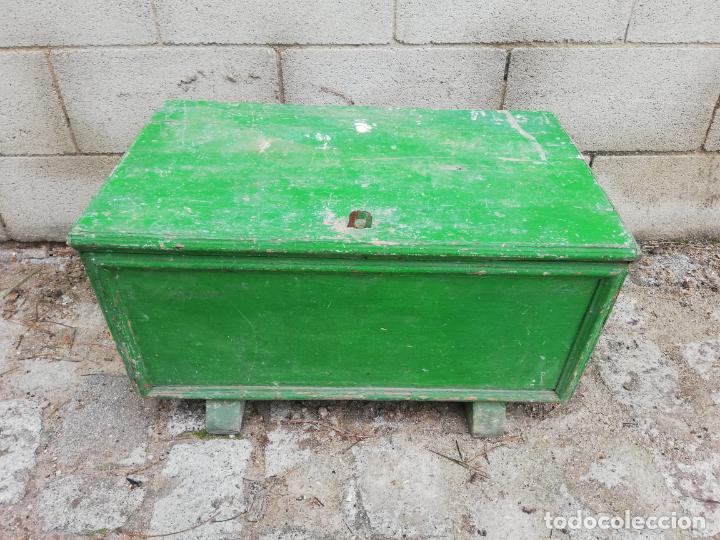 Antig&uuml;edades: GRAN CAJON DE MADERA PINTADO DE VERDE - Foto 1
