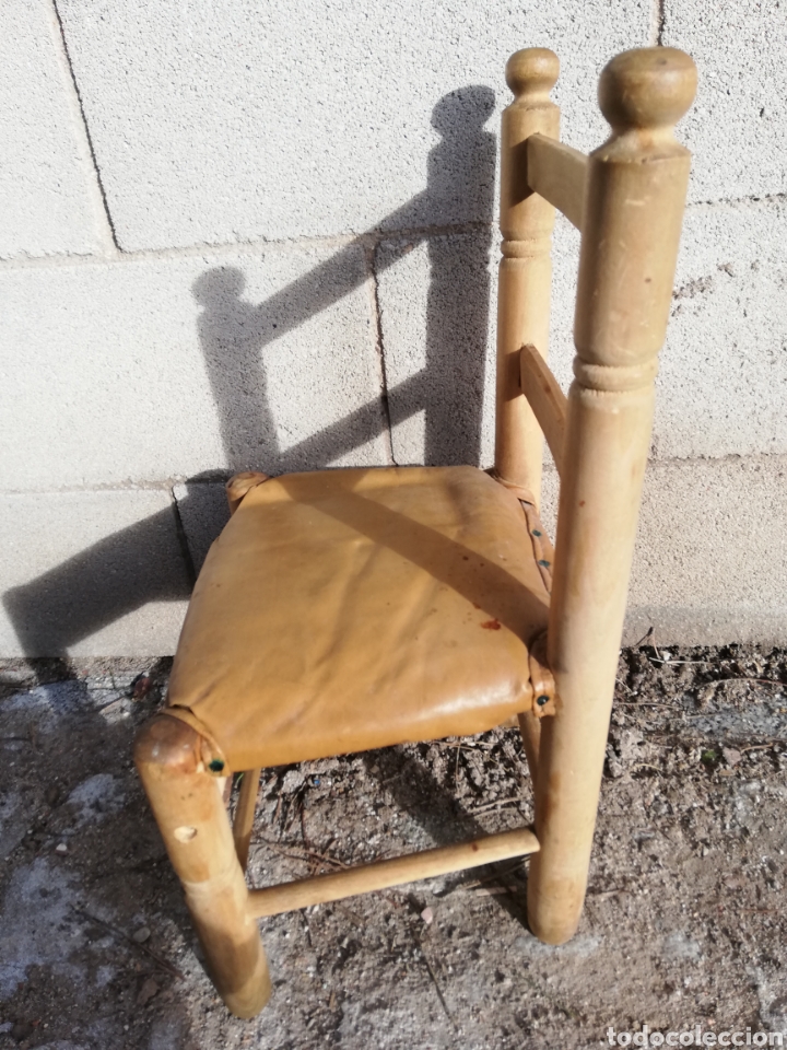 Antig&uuml;edades: peque&ntilde;o taburete con respaldo - Foto 2