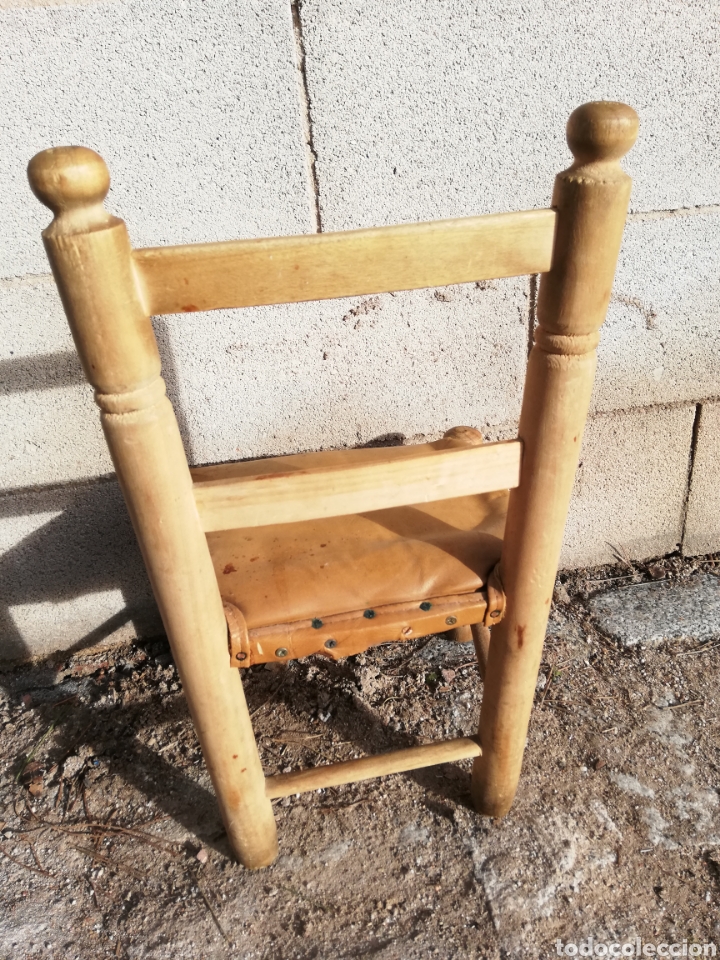 Antig&uuml;edades: peque&ntilde;o taburete con respaldo - Foto 3