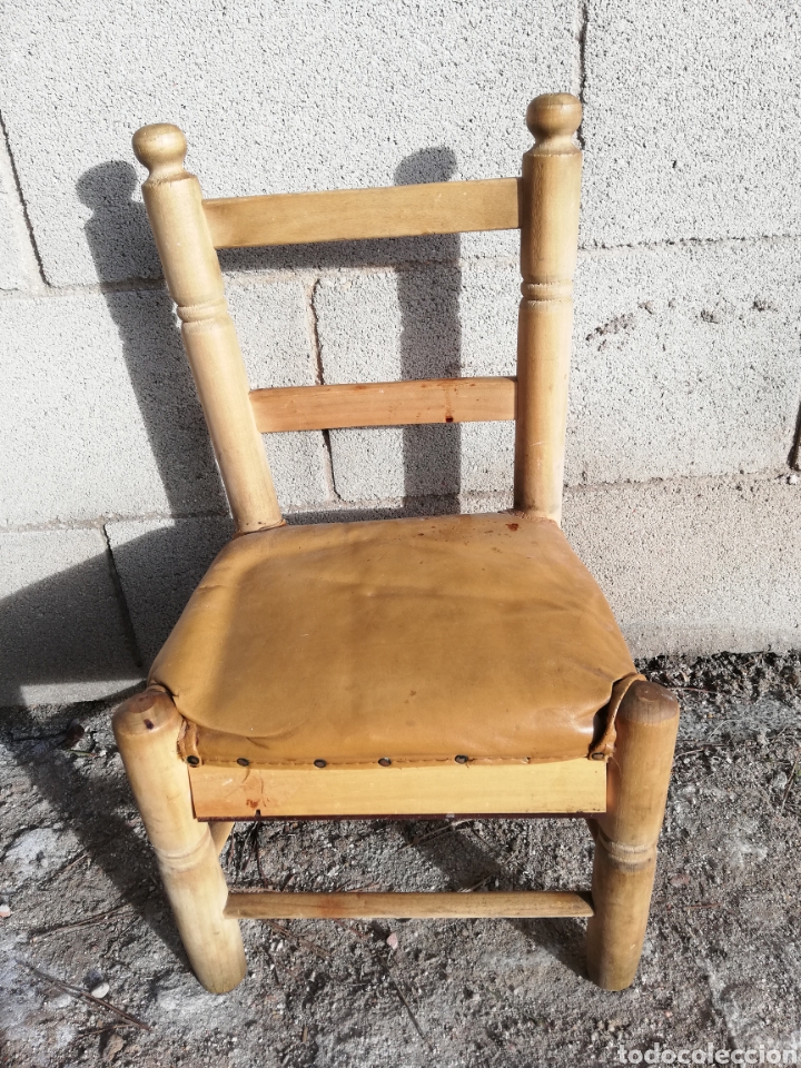 Antig&uuml;edades: peque&ntilde;o taburete con respaldo - Foto 1