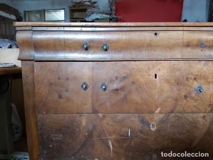 Antig&uuml;edades: Magn&iacute;fica c&oacute;moda en madera de raiz, para restaurar. - Foto 2