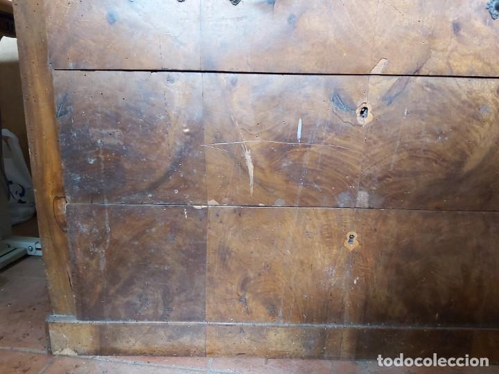 Antig&uuml;edades: Magn&iacute;fica c&oacute;moda en madera de raiz, para restaurar. - Foto 3