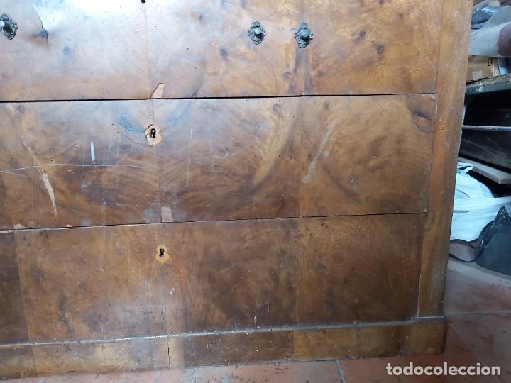 Antig&uuml;edades: Magn&iacute;fica c&oacute;moda en madera de raiz, para restaurar. - Foto 5