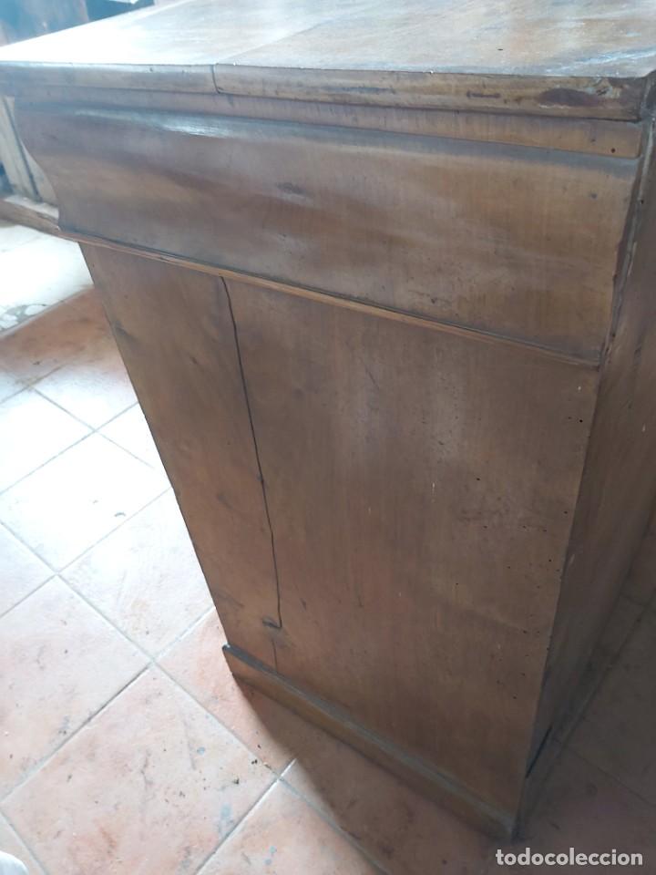 Antig&uuml;edades: Magn&iacute;fica c&oacute;moda en madera de raiz, para restaurar. - Foto 6