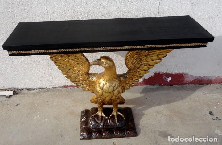 Antig&uuml;edades: Consola con aguila de madera tallada y dorada - Foto 2