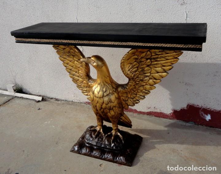 Antig&uuml;edades: Consola con aguila de madera tallada y dorada - Foto 3