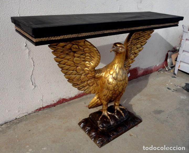 Antig&uuml;edades: Consola con aguila de madera tallada y dorada - Foto 4