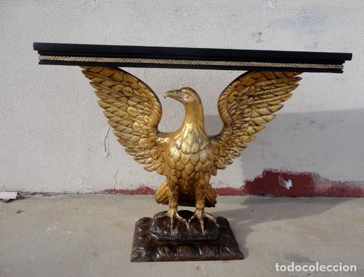 Antig&uuml;edades: Consola con aguila de madera tallada y dorada - Foto 5