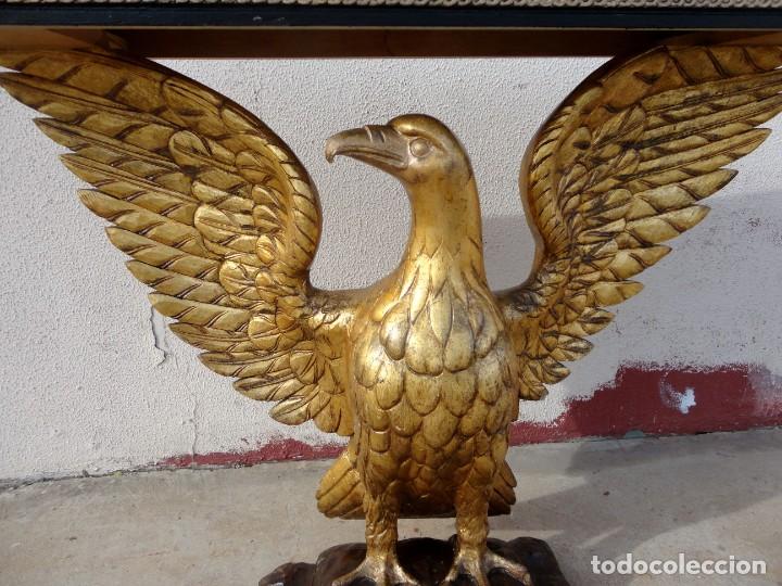 Antig&uuml;edades: Consola con aguila de madera tallada y dorada - Foto 6