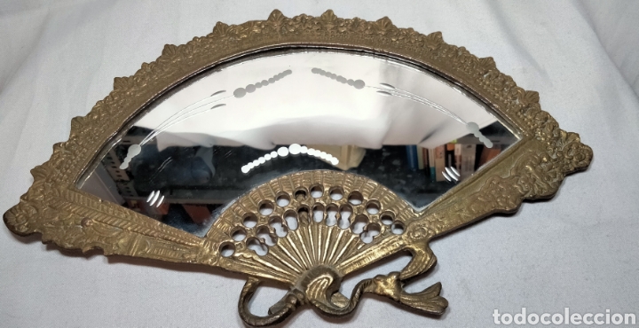Antig&uuml;edades: Espejo bronce en forma abanico - Foto 1