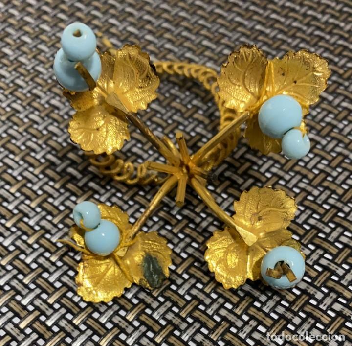 Antiquit&eacute;s: APLIQUE ANTIGUO PEQUE&Ntilde;O DE LATON DORADO AL FUEGO CON FORMA DE LAMPARA 6 X 6 CMS. X 10 CMS. DE ALTO