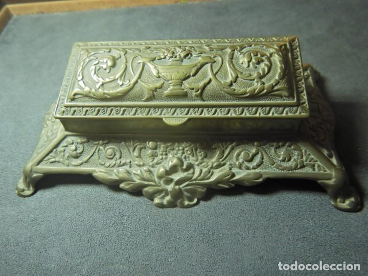 Antig&uuml;edades: Escriban&iacute;a de bronce - Foto 3
