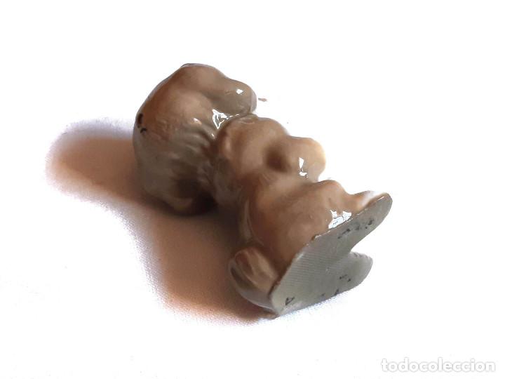 Antig&uuml;edades: Figura de perro en biscuit. - Foto 3