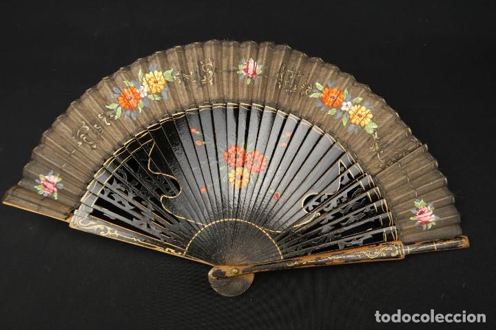 Antig&uuml;edades: Antiguo Abanico de Madera Lacada - Foto 1